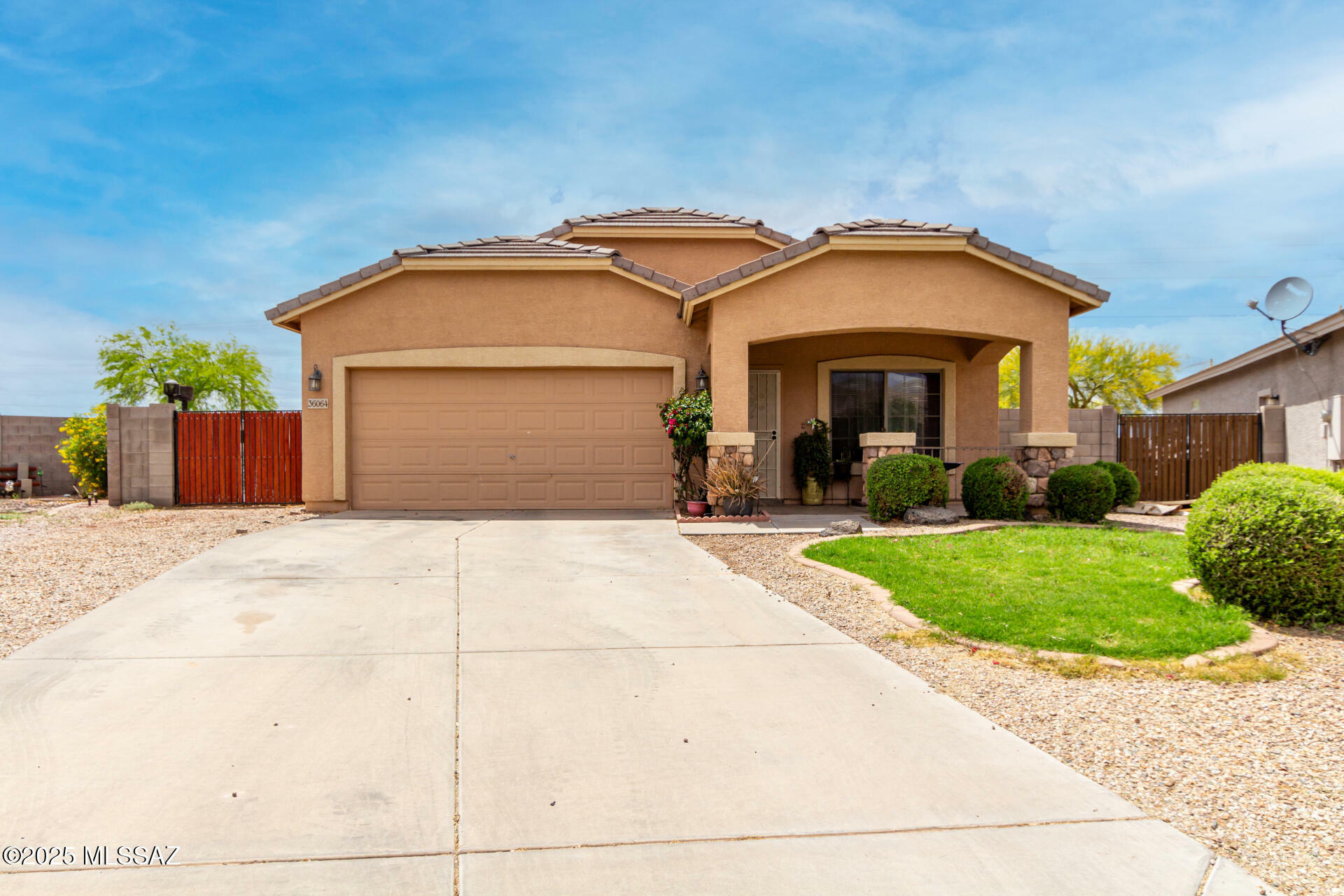 Property Photo: 36064 N Murray Grey Drive AZ 85143