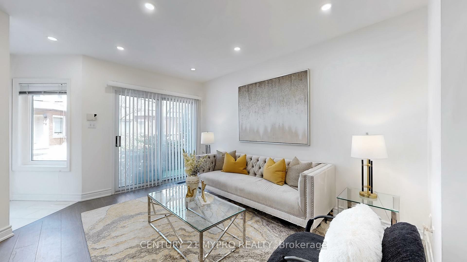 Property Photo: 735 New Westminster Drive 32 ON L4J 7Y9