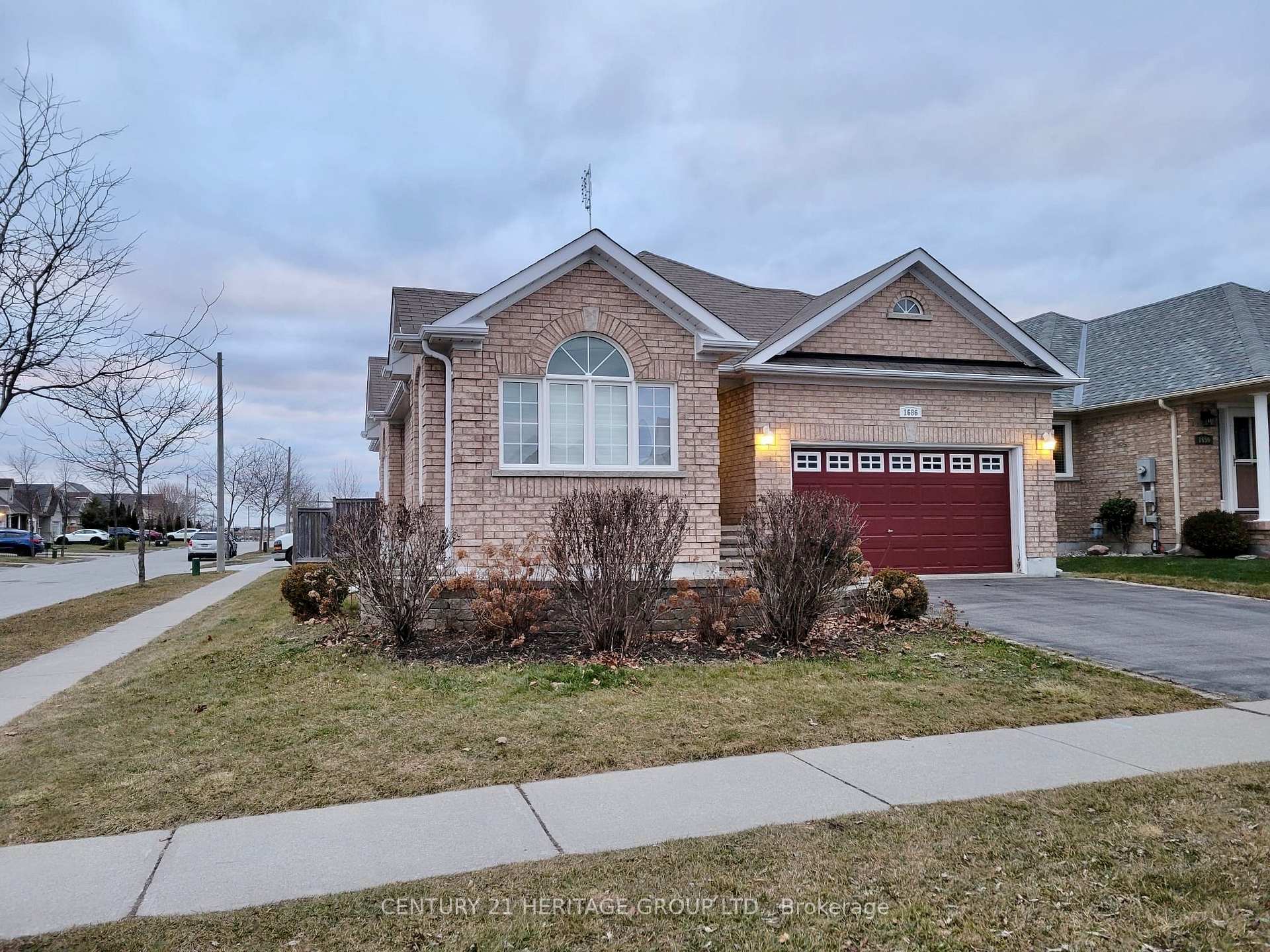 Photo de la propriété: 1686 Northfield Avenue ON L1K 0K7