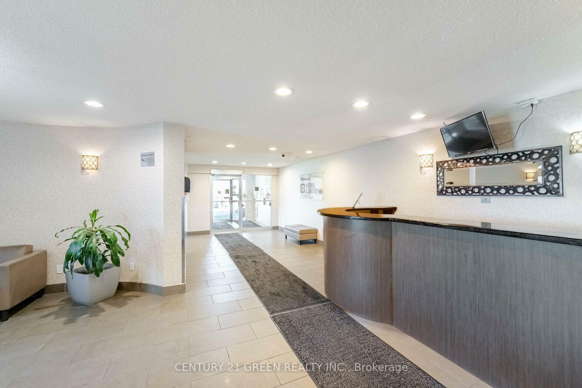 Photo de la propriété: 5 Parkway Forest Drive 901 ON M2J 1L2