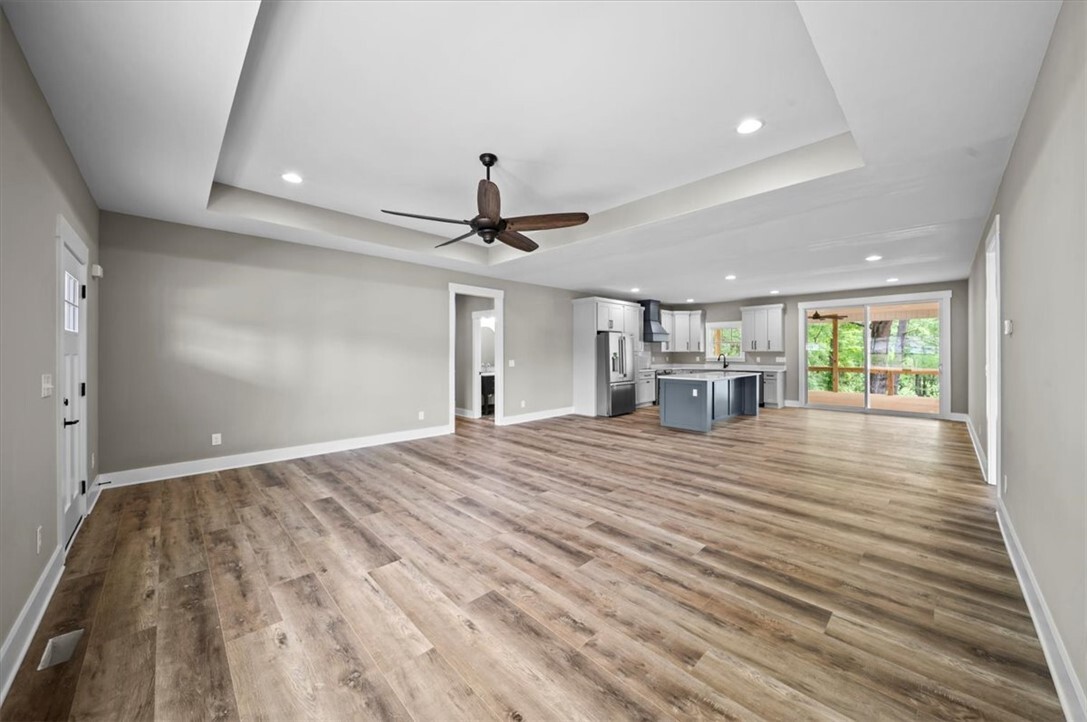 Property Photo: 701 Coneross Creek Road SC 29678