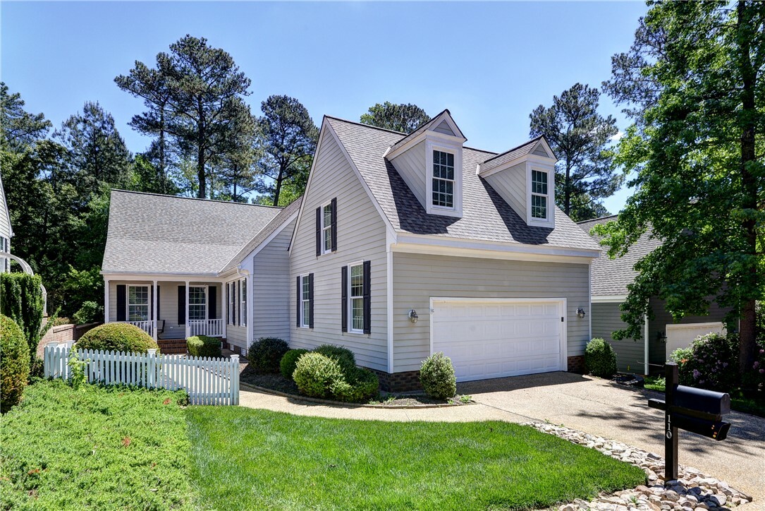 Property Photo: 110 Hollinwell VA 23188