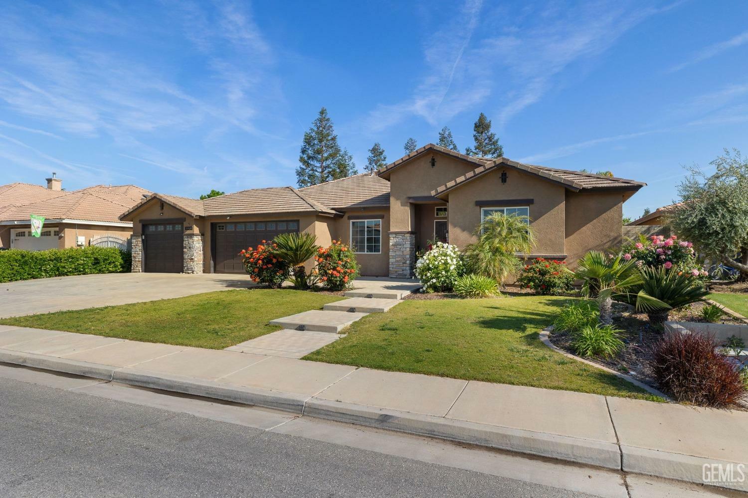Property Photo: 10010 Silverthorne Drive CA 93314