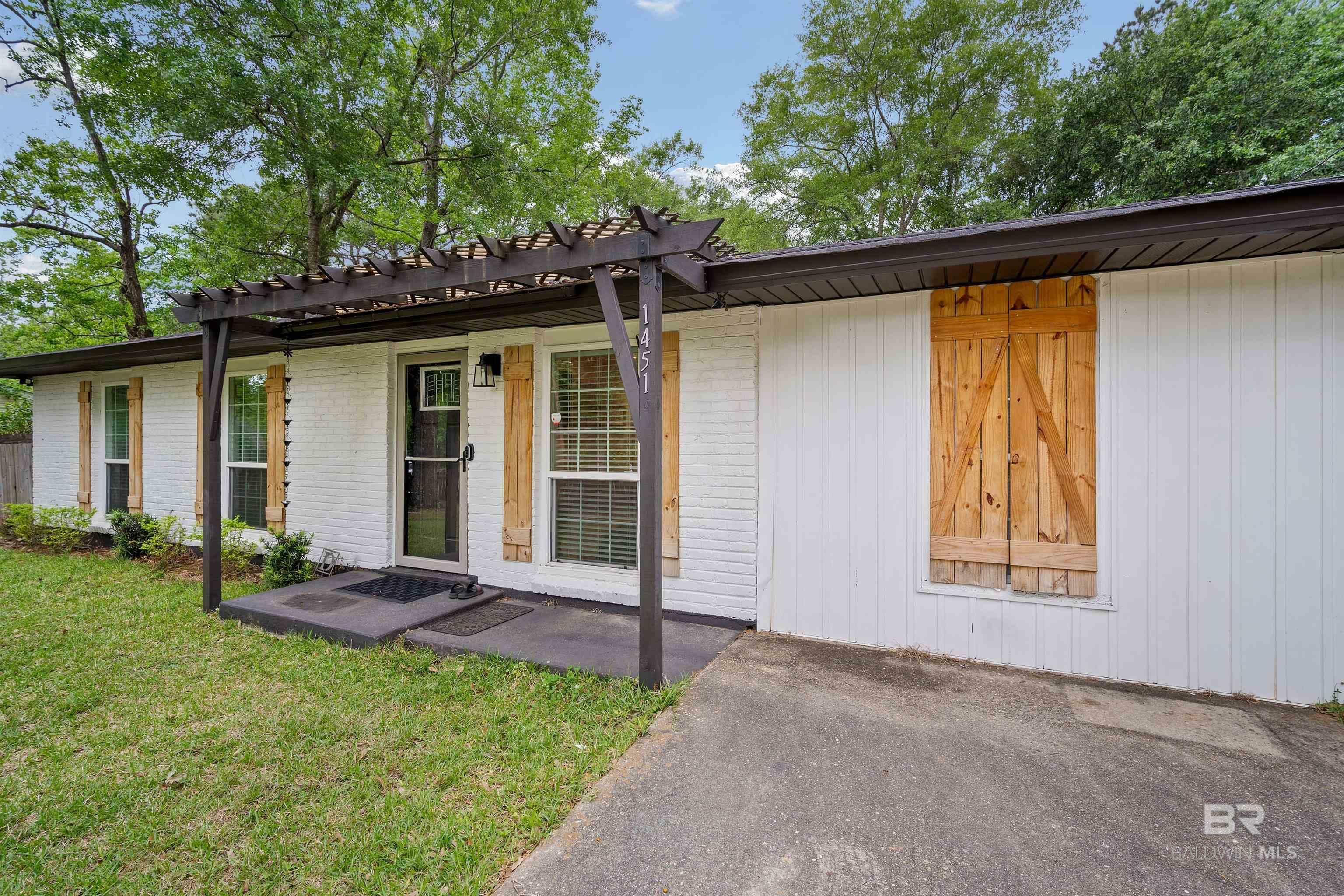 Property Photo: 1451 W Morlee Drive AL 36618