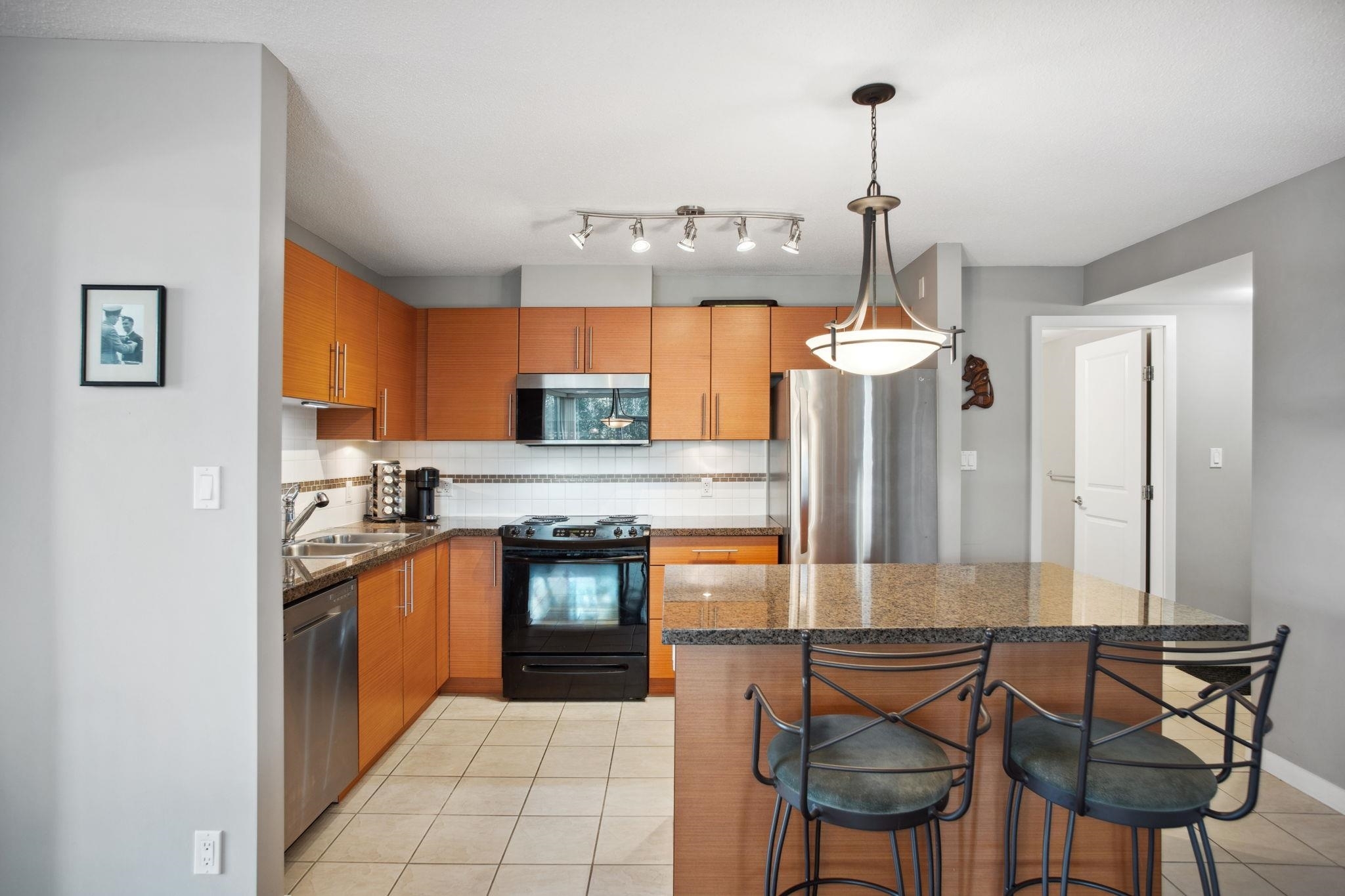 Property Photo: 2225 Holdom Avenue 906 BC V5B 0A1