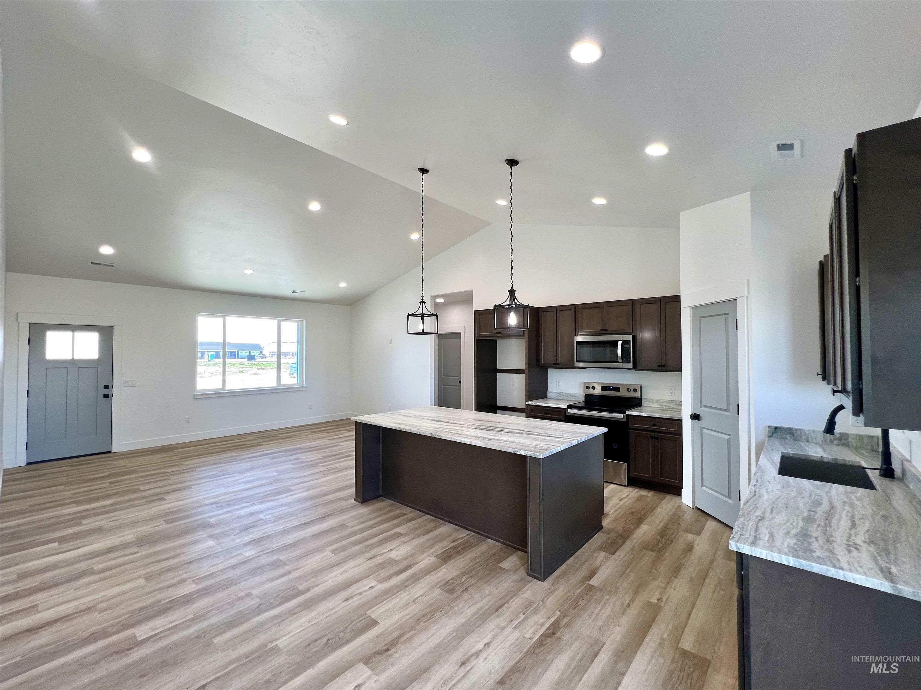 Property Photo: 1412 Parker Dr. ID 83350