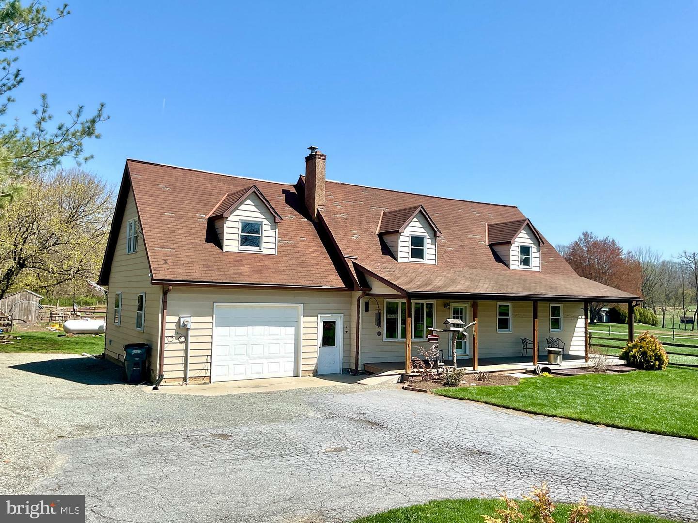 Property Photo:  69 Fairview Road  PA 17560 