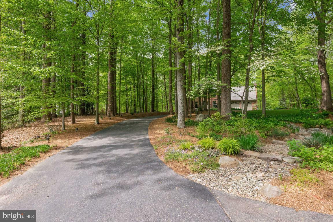 Property Photo: 6818 Brimstone Lane VA 22039
