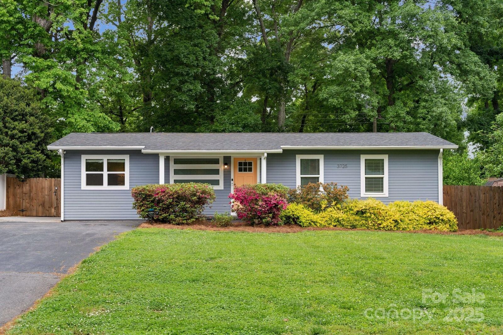 Property Photo:  3725 Dunwoody Drive  NC 28215 