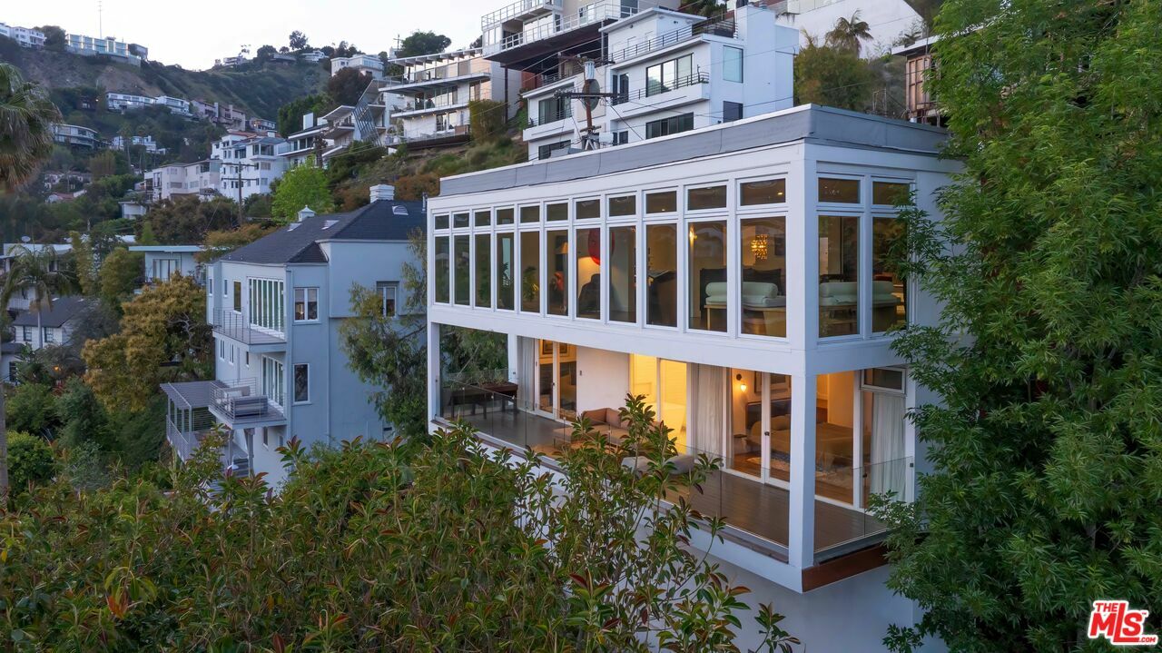 8450 Carlton Way  Los Angeles CA 90069 photo