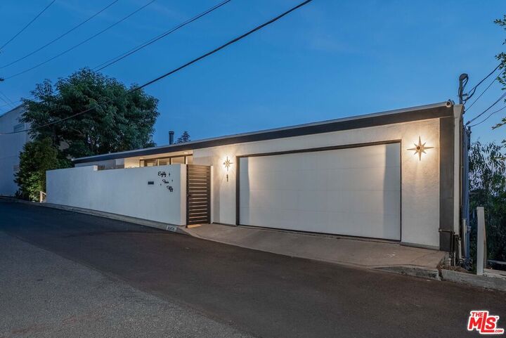 8450 Carlton Way  Los Angeles CA 90069 photo
