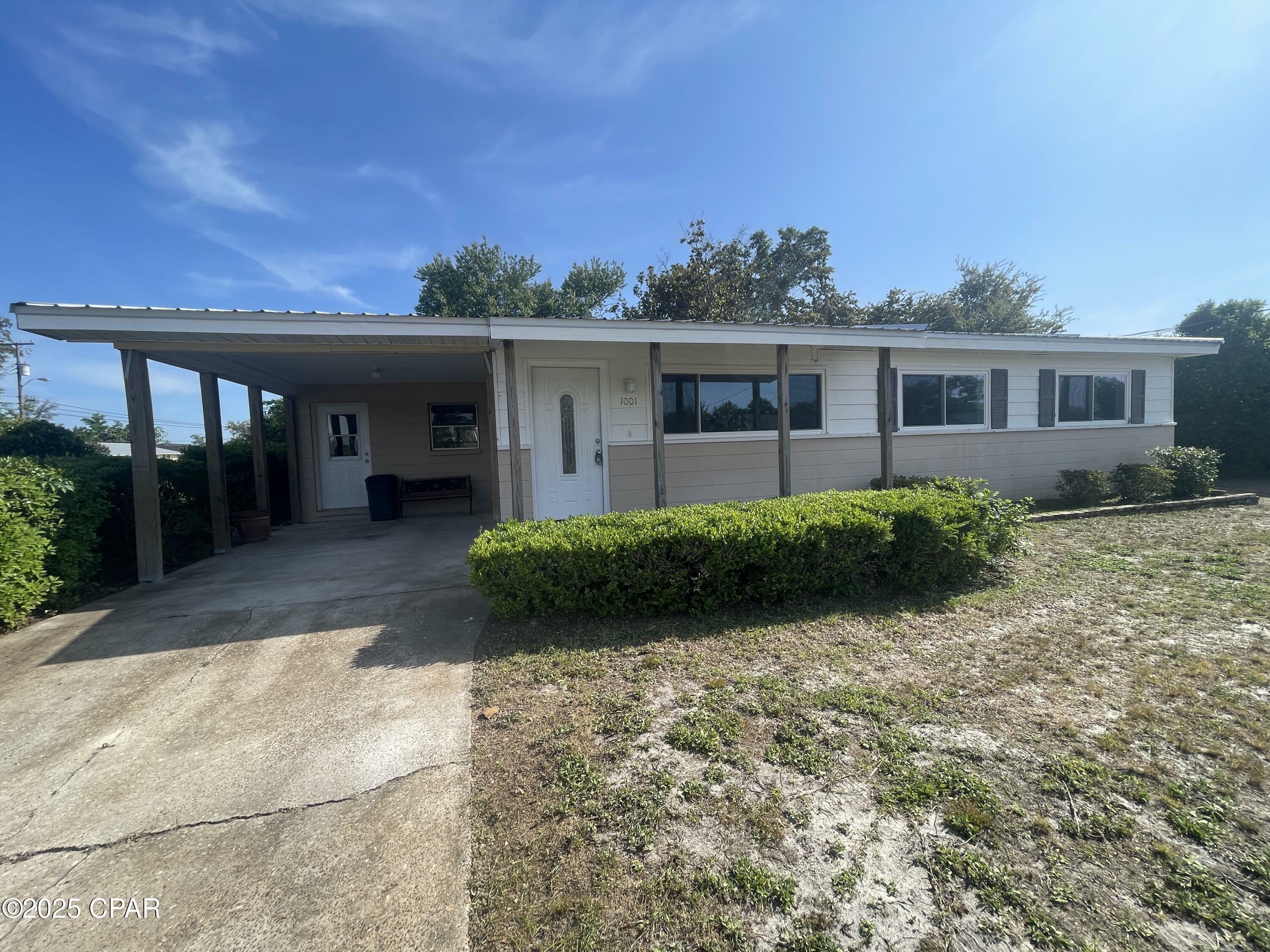 Property Photo: 1001 Oxford Drive FL 32405