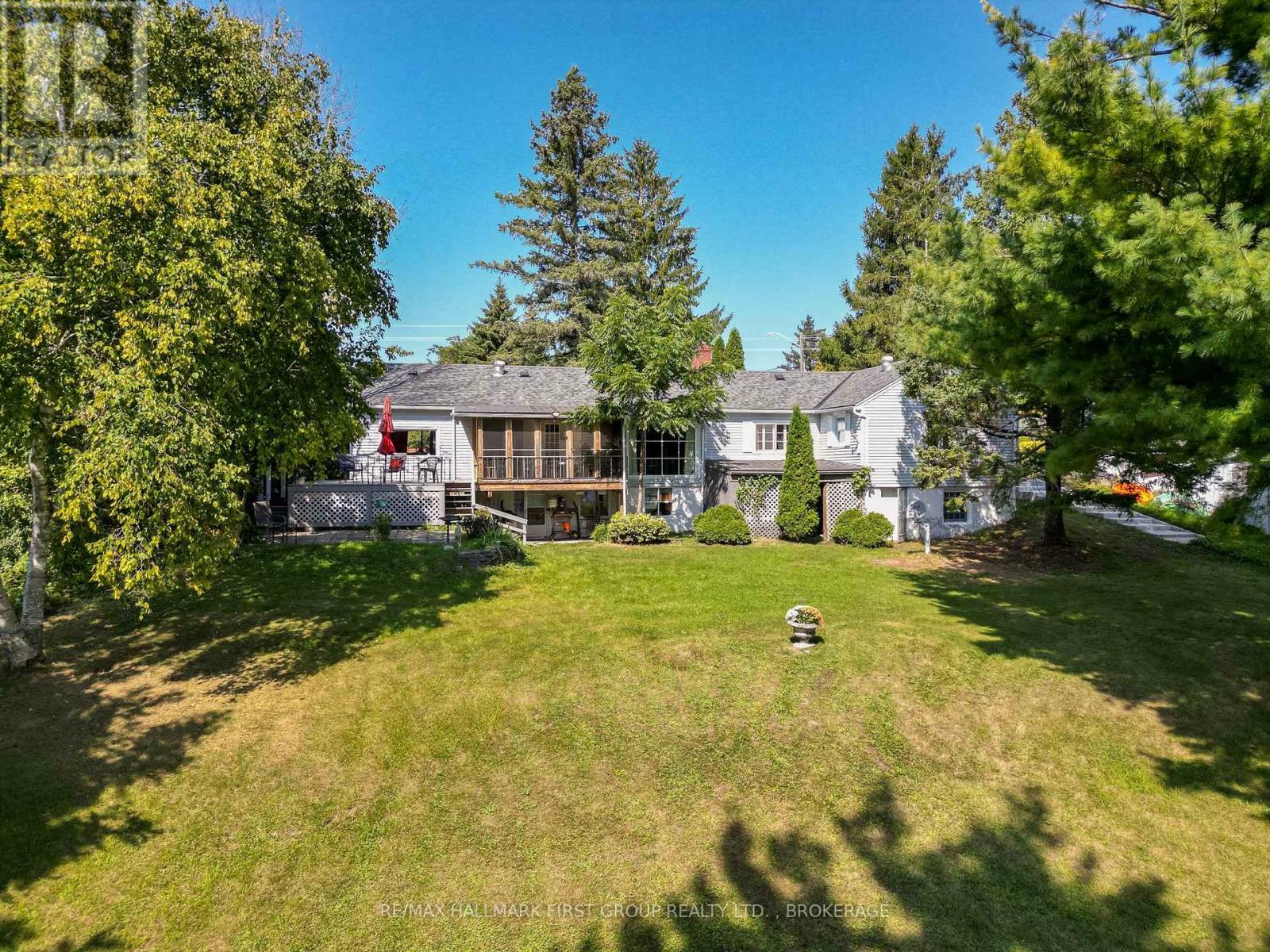 Property Photo: 366 Dundas Street West ON K7R 2B6