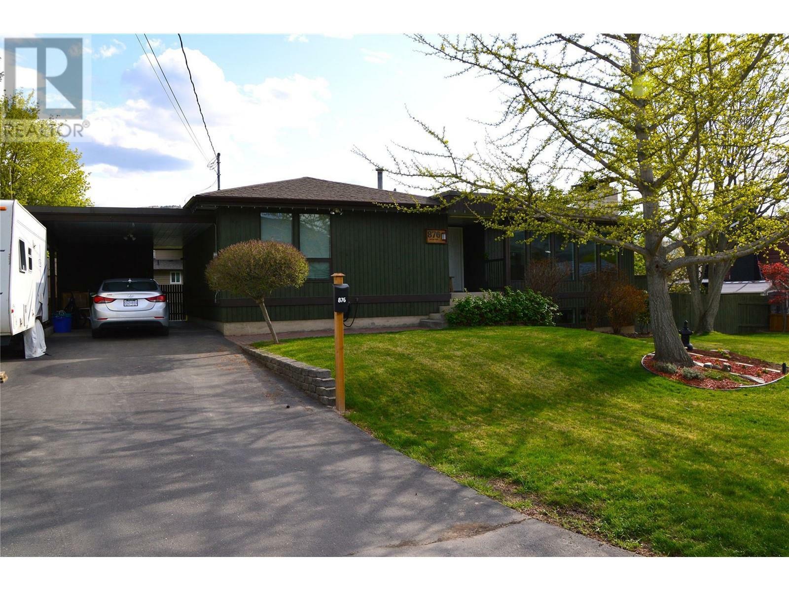 Property Photo: 876 Shelan Place BC V2B 5T4