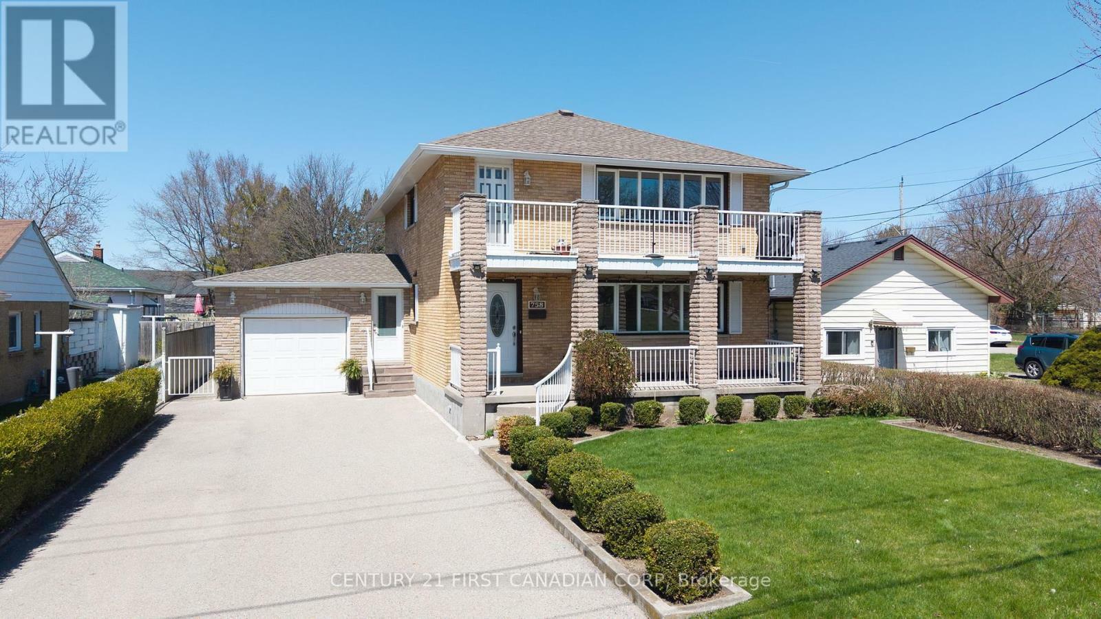 Photo de la propriété: 758 Cheapside Street ON N5Y 3Y8