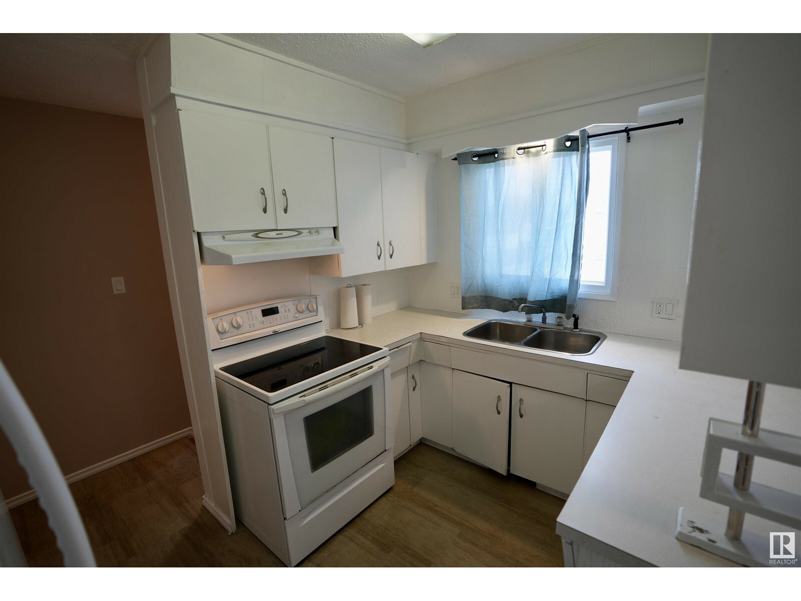 Property Photo: 5034 54 Av AB T0A 3A1