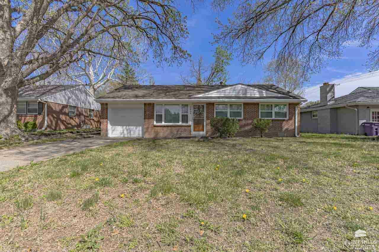 Property Photo: 1404 Hartford Road KS 66502