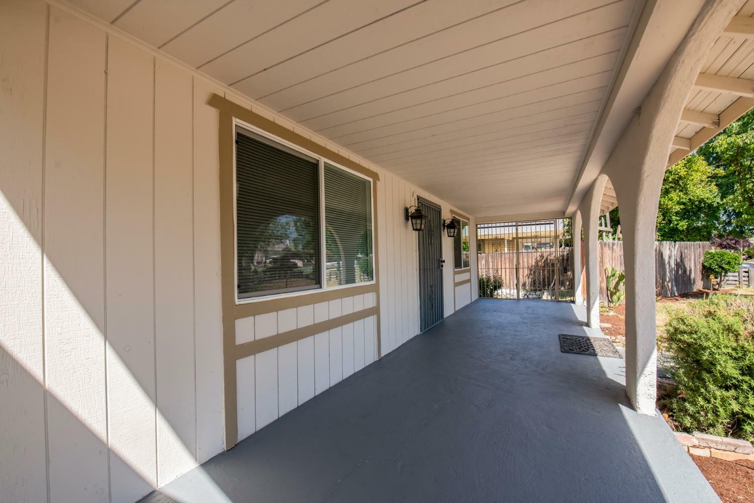 Property Photo: 935 E Fedora Avenue CA 93704