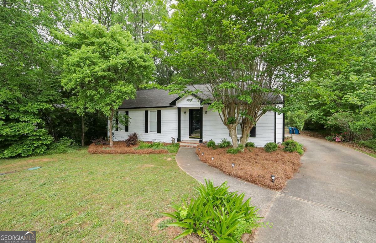 Property Photo: 122 Winthrop Way GA 30605
