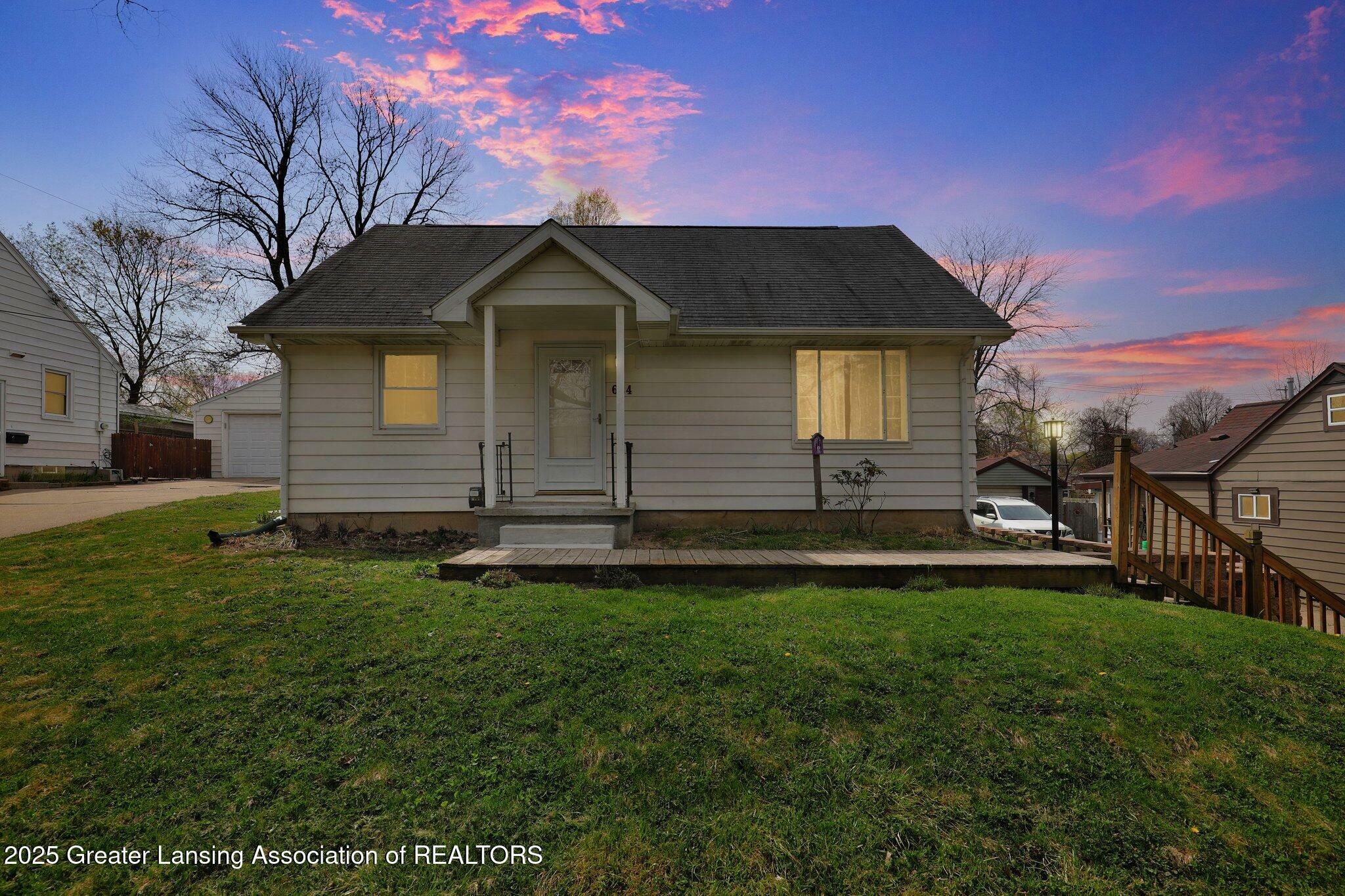 Property Photo:  624 Vernon Avenue  MI 48910 