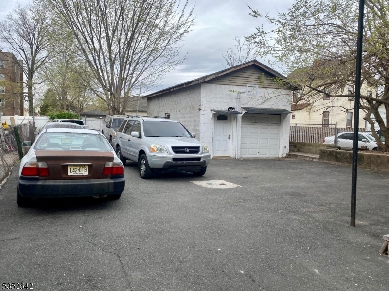 Property Photo:  1089 Anna St  NJ 07201 