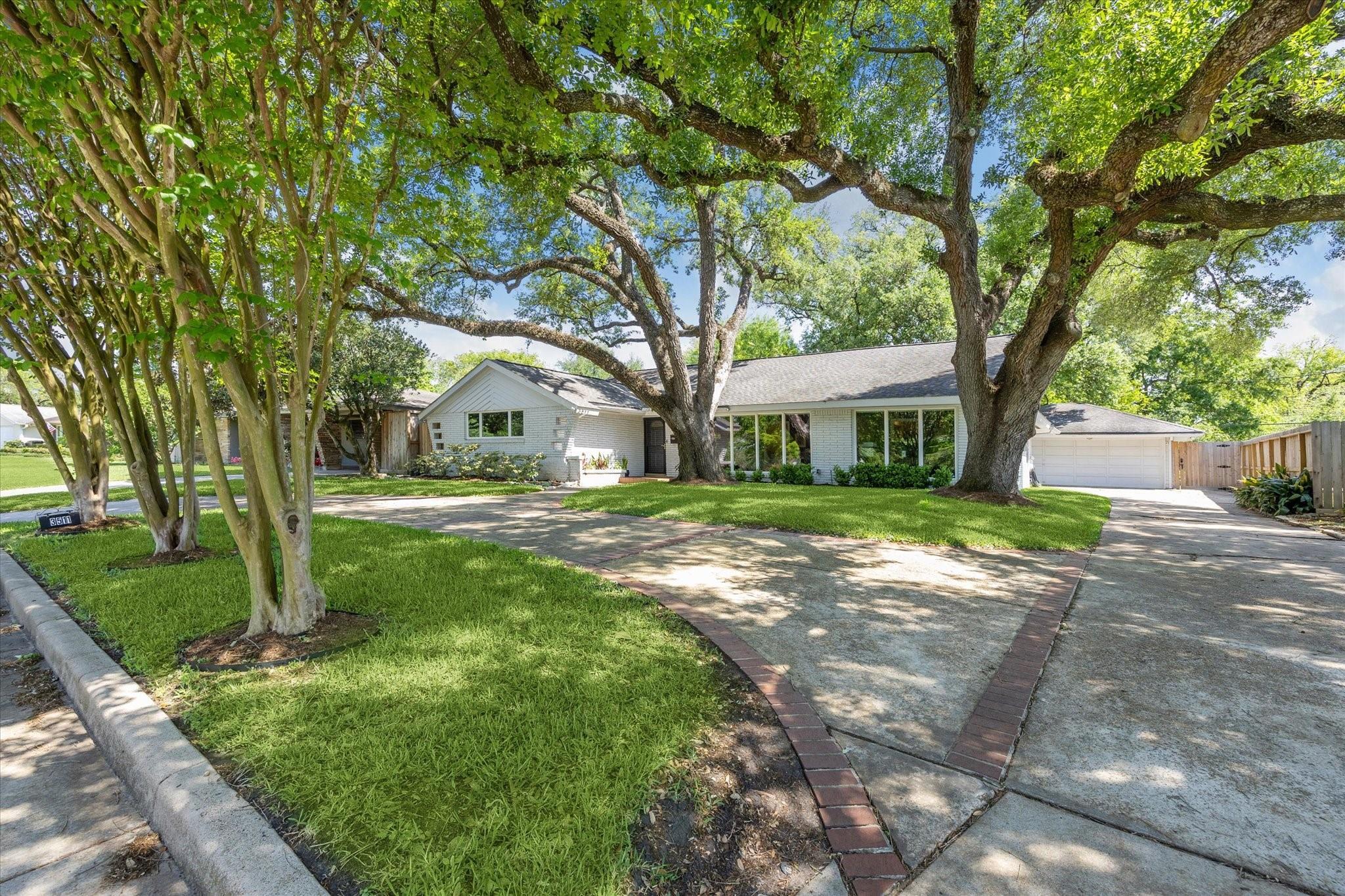 Property Photo: 3511 S Braeswood Boulevard TX 77025
