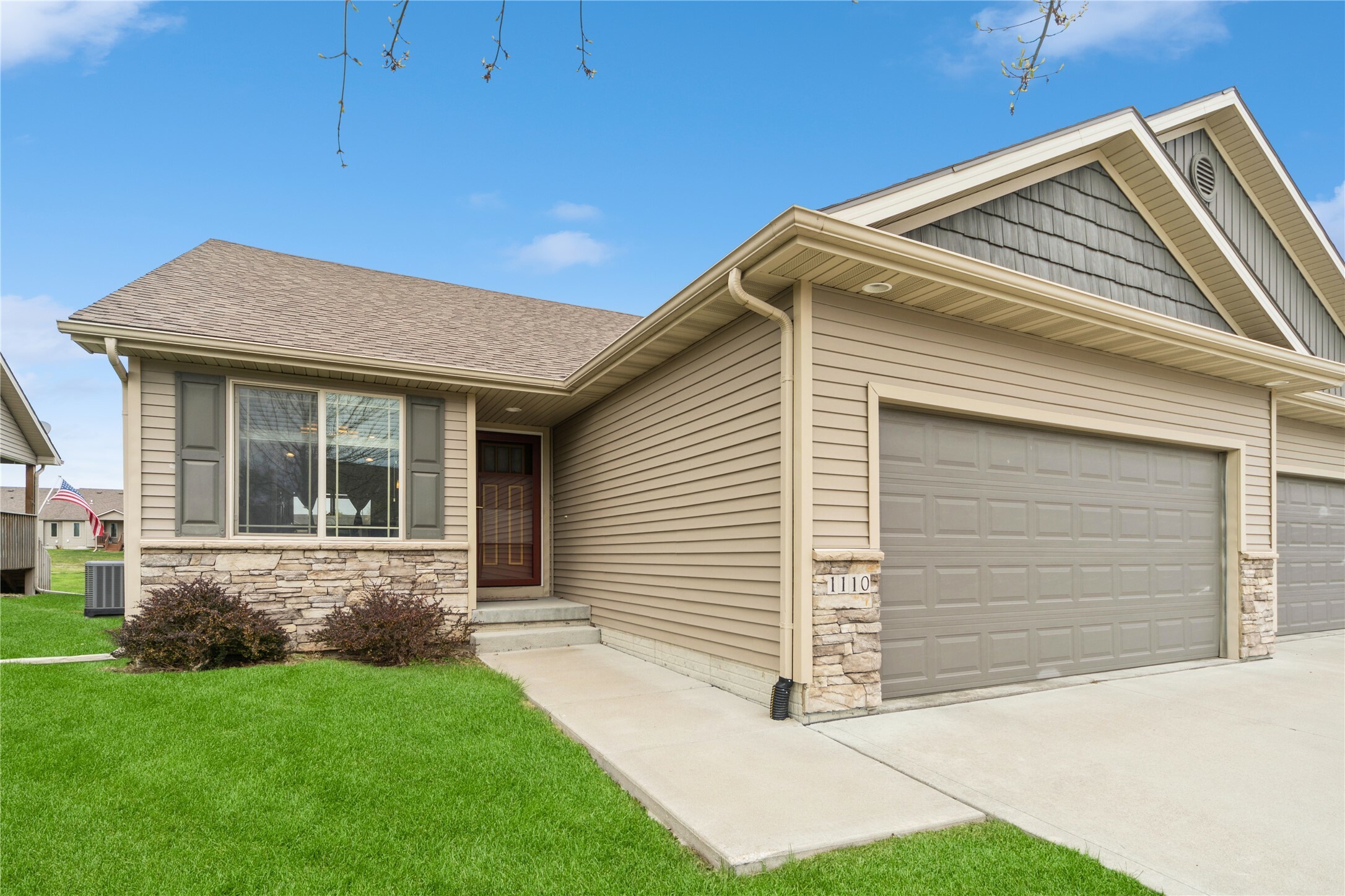 Property Photo: 1110 NE 15th Lane IA 50021