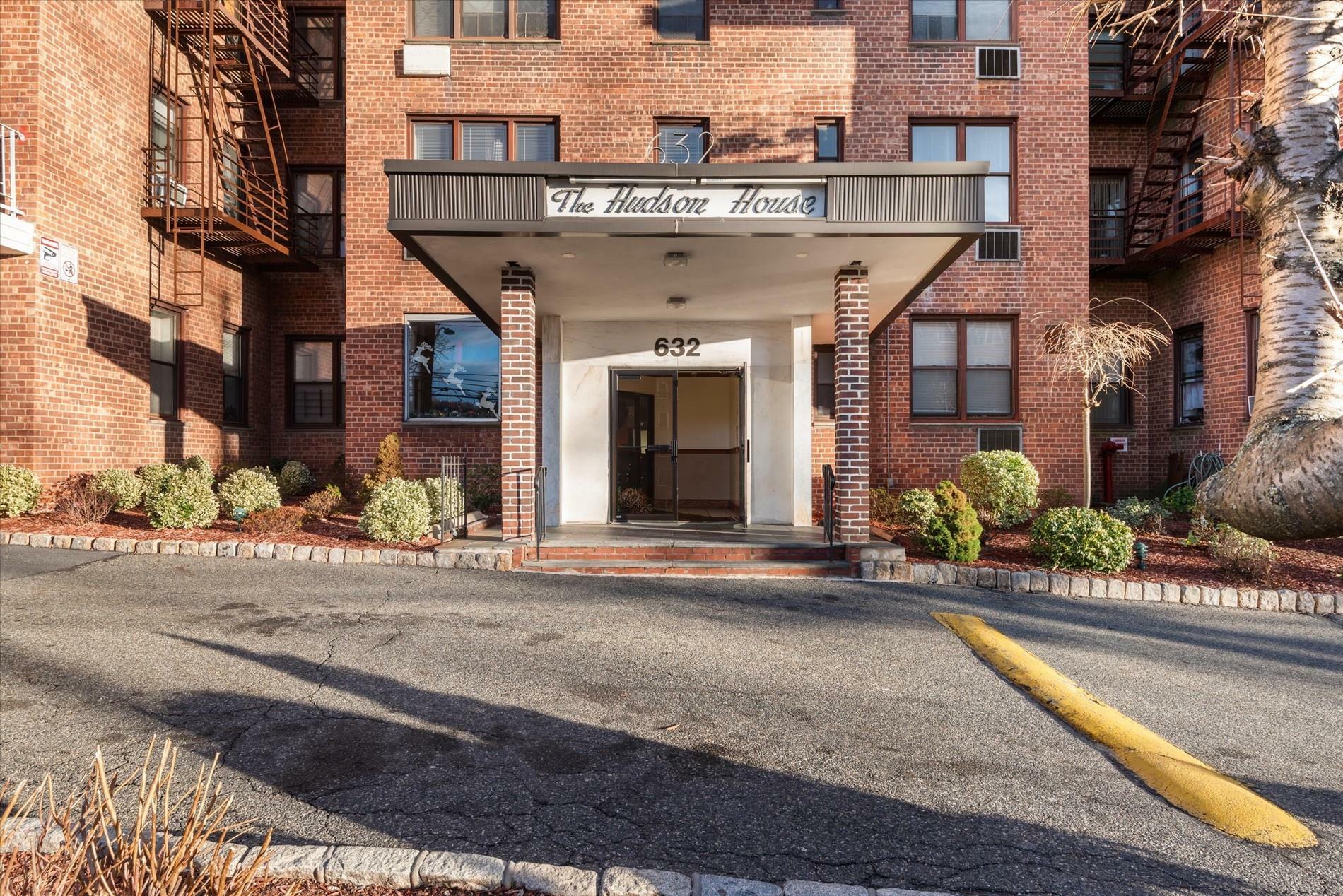 632 Warburton 3J  Yonkers NY 10701 photo
