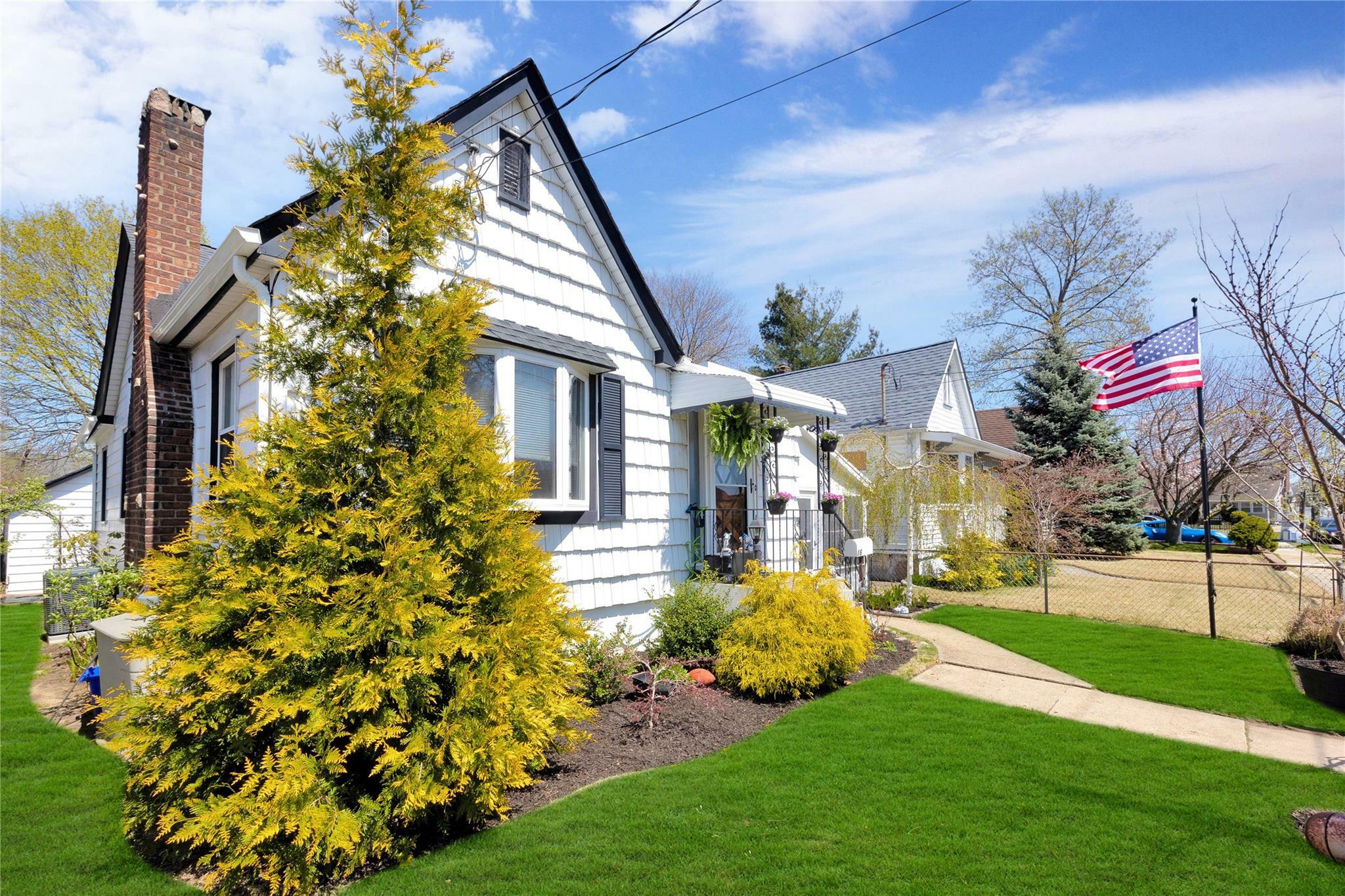Property Photo: 16 Elinor Place NY 11520
