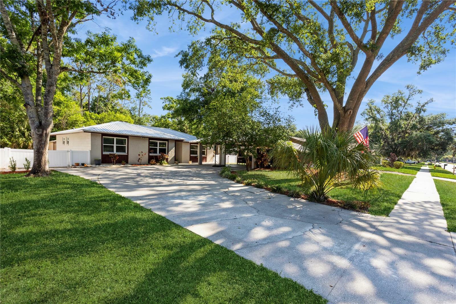 Property Photo: 1212 Wildrose Drive FL 33549