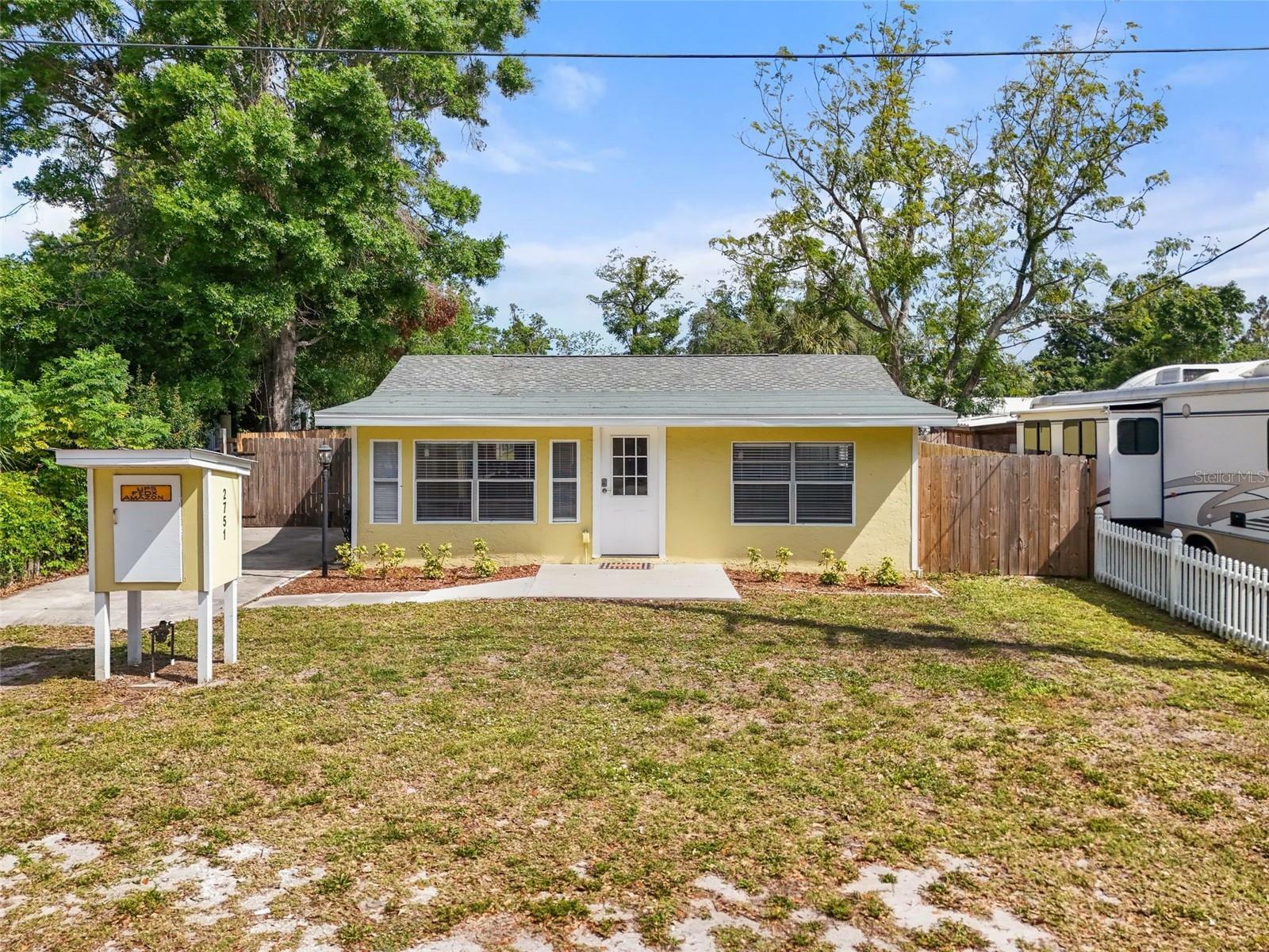 Property Photo: 2751 71st Drive E FL 34243