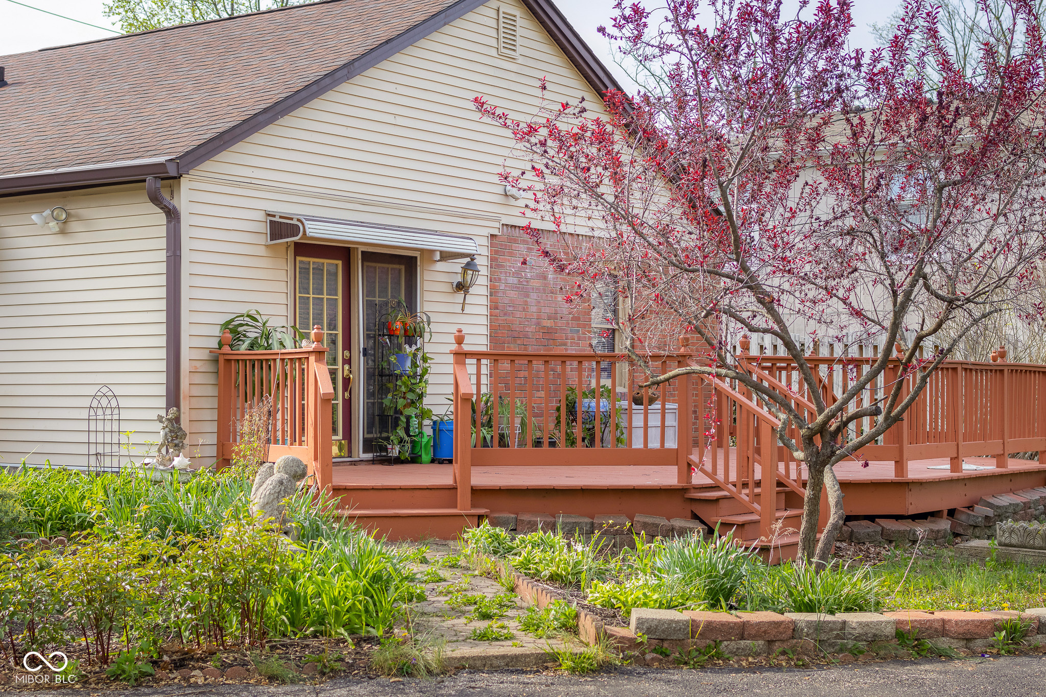Property Photo: 6141 Madison Avenue IN 46227