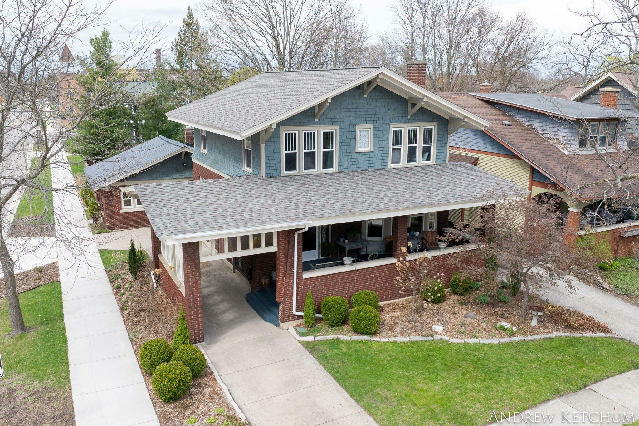 Property Photo: 99 W 18th Street MI 49423