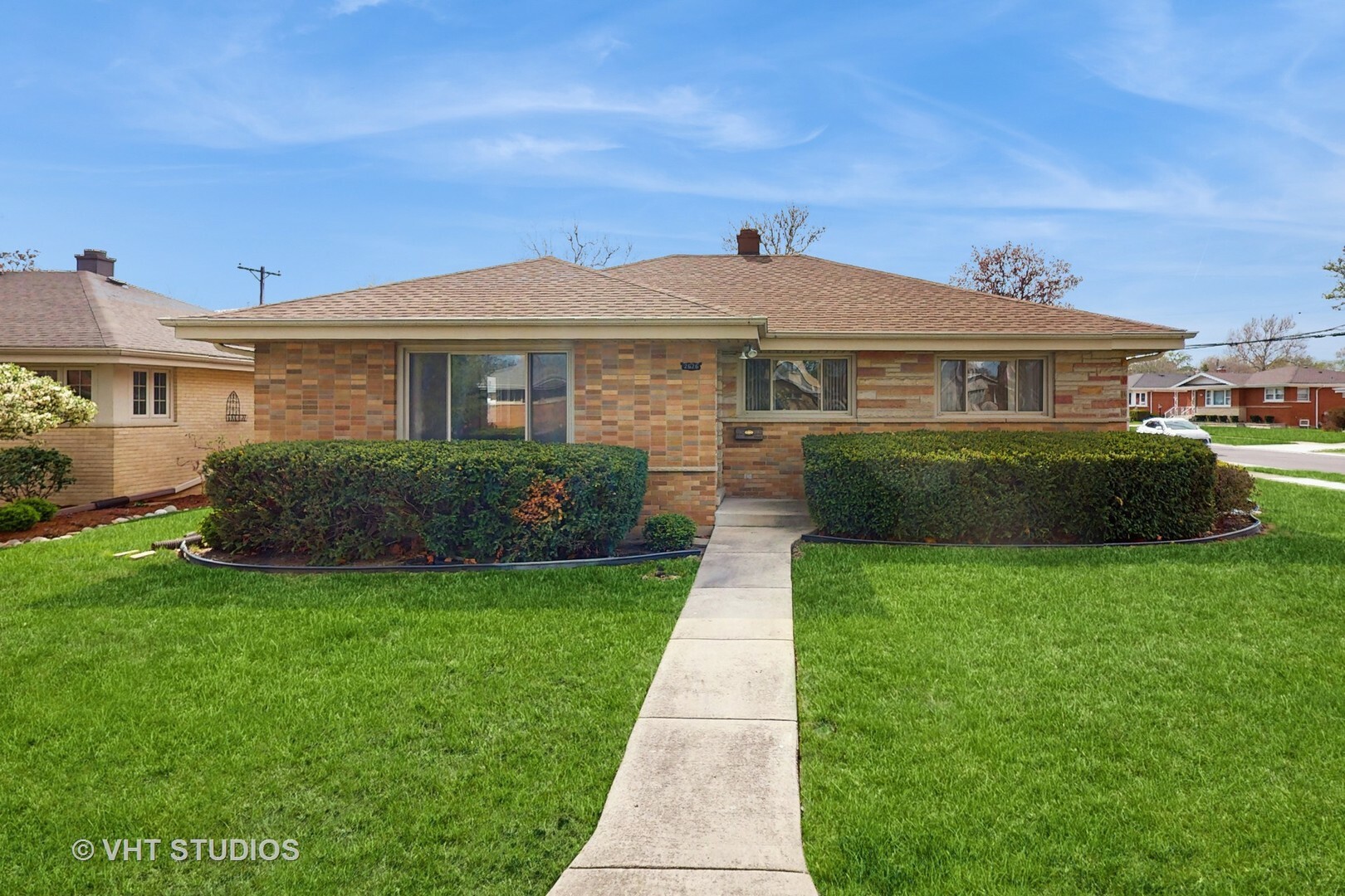 Property Photo: 2626 Sunnyside Avenue IL 60154