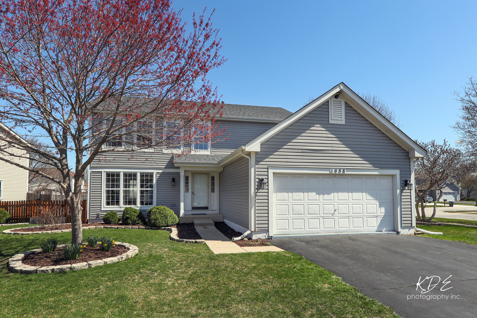 Property Photo: 1008 Lakewood Circle IL 60540
