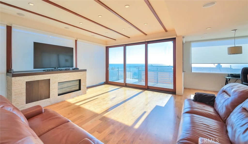 Property Photo:  104 Manhattan Avenue  CA 90266 