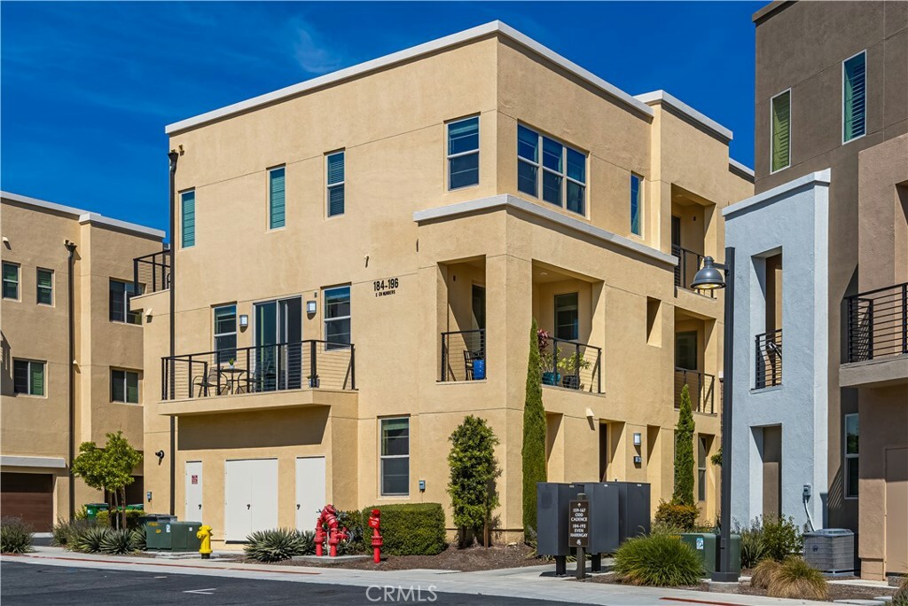 Property Photo: 184 Harringay CA 92618