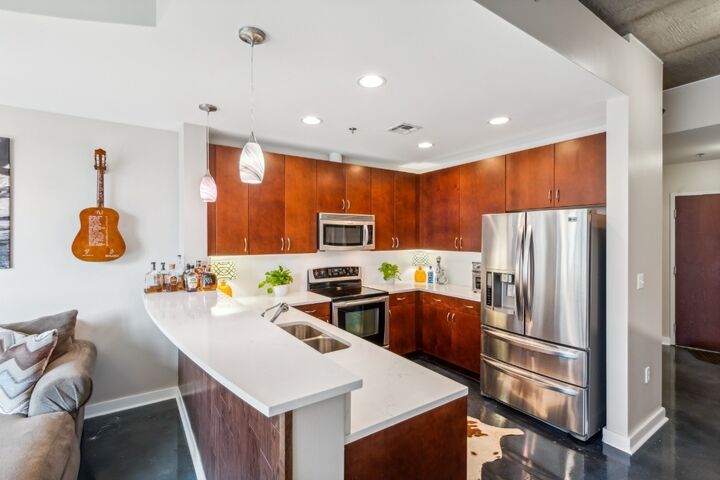 Property Photo: 301 Demonbreun St 1719 TN 37201