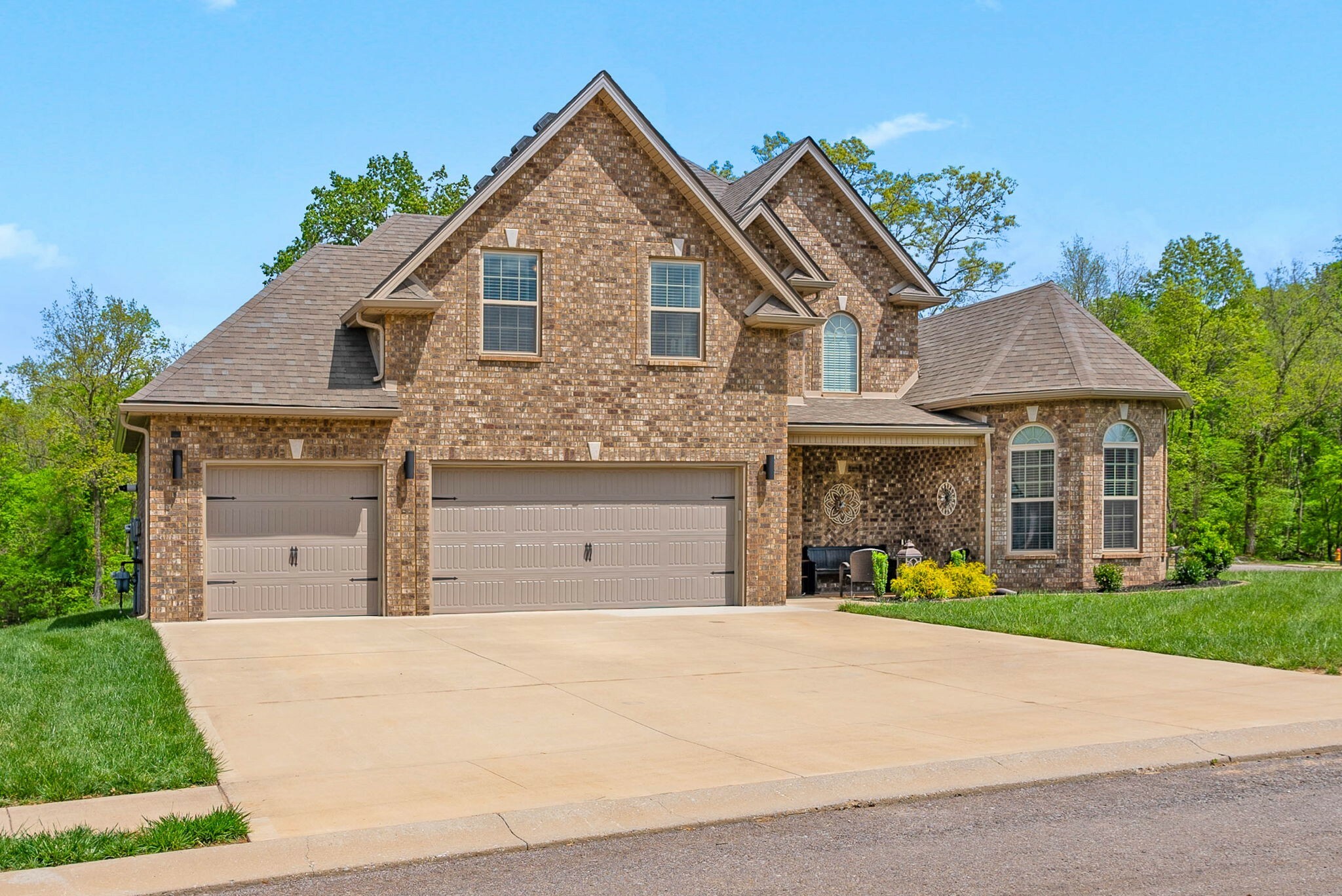 Property Photo: 1715 Oak Forest Dr TN 37043