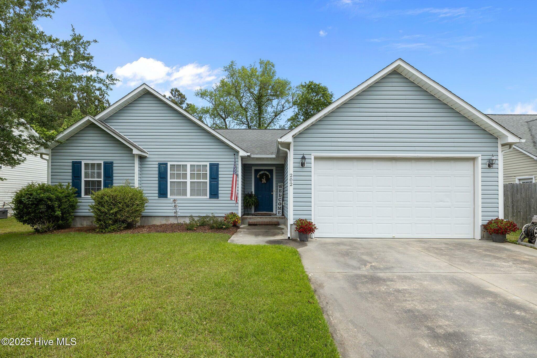 Property Photo: 202 Two Oaks Court NC 28570