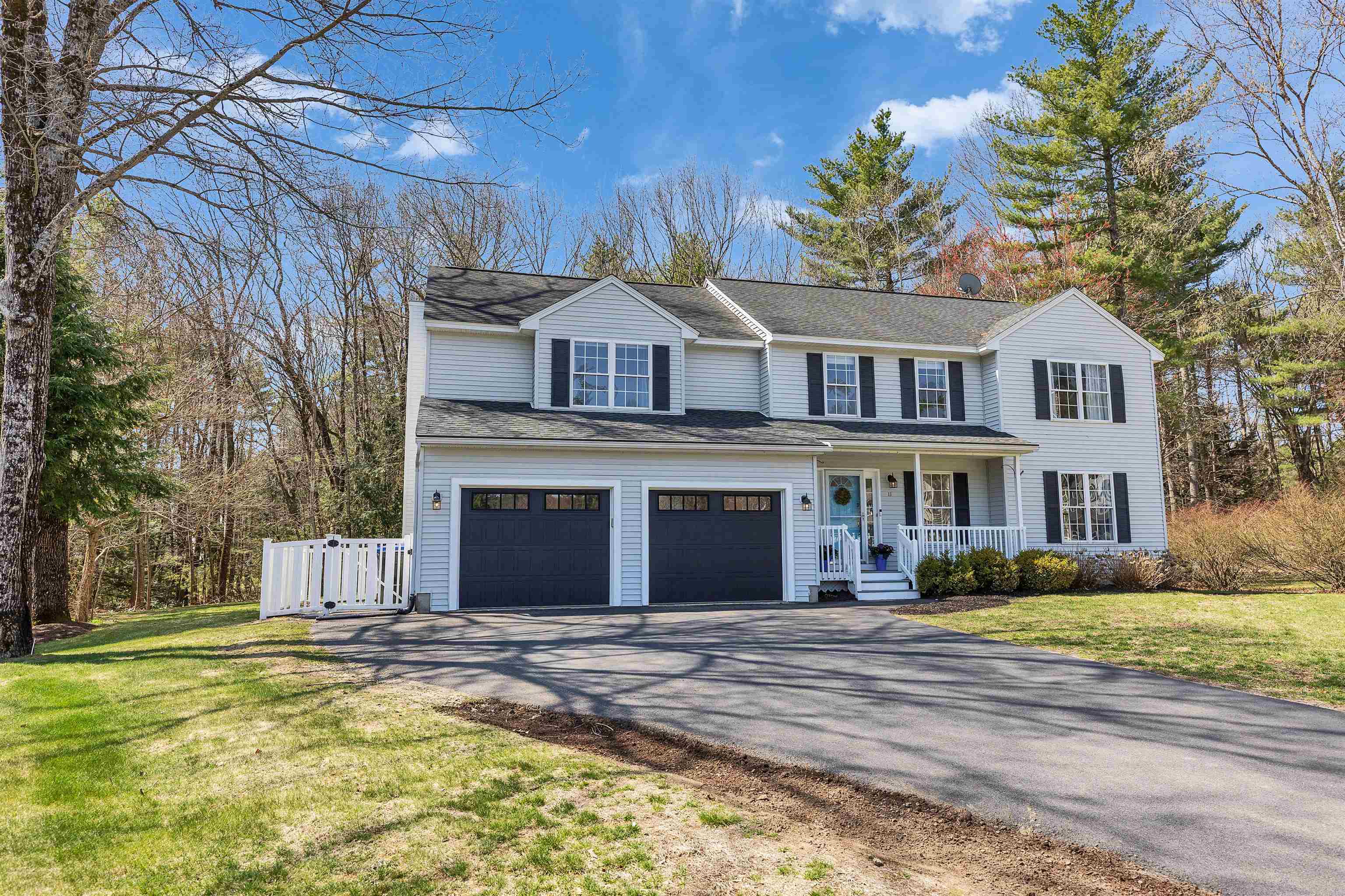 11 Acorn Drive  Londonderry NH 03053 photo