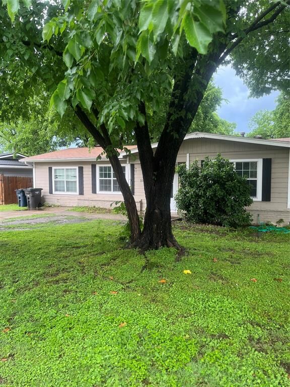 Property Photo:  2500 Capri Drive  TX 76114 