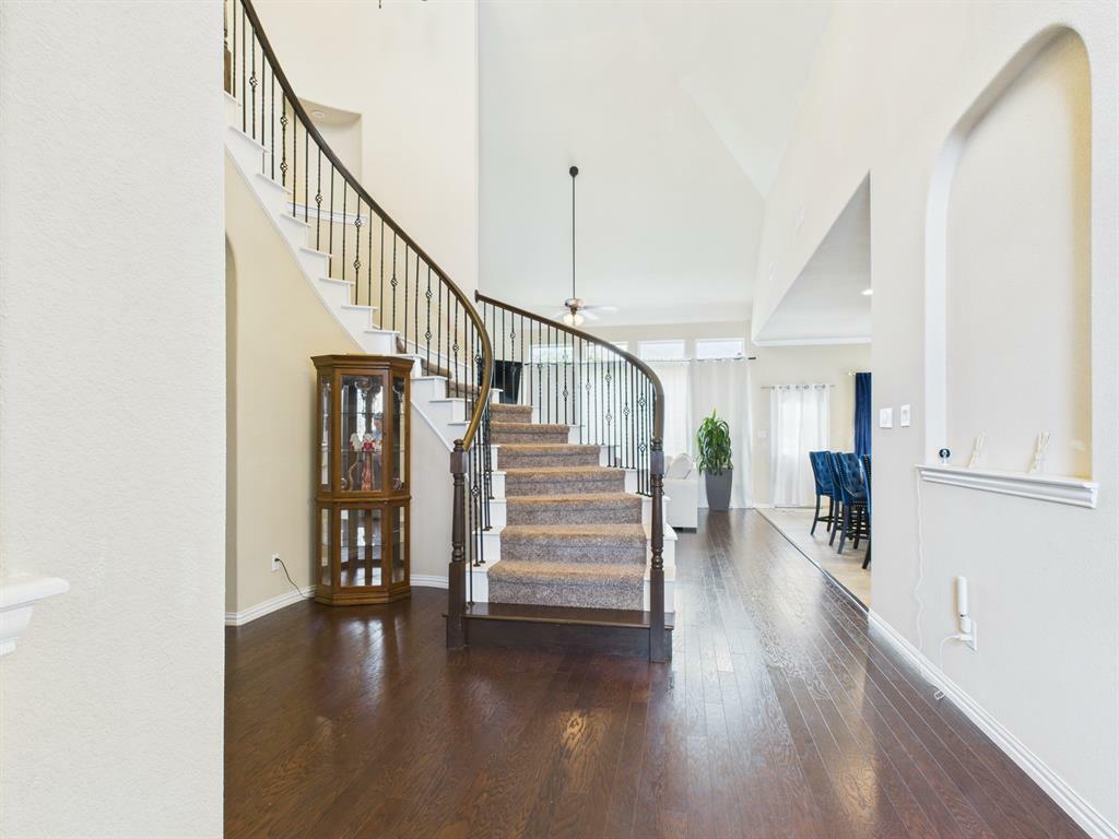 Property Photo: 413 Brookdale Drive TX 76065