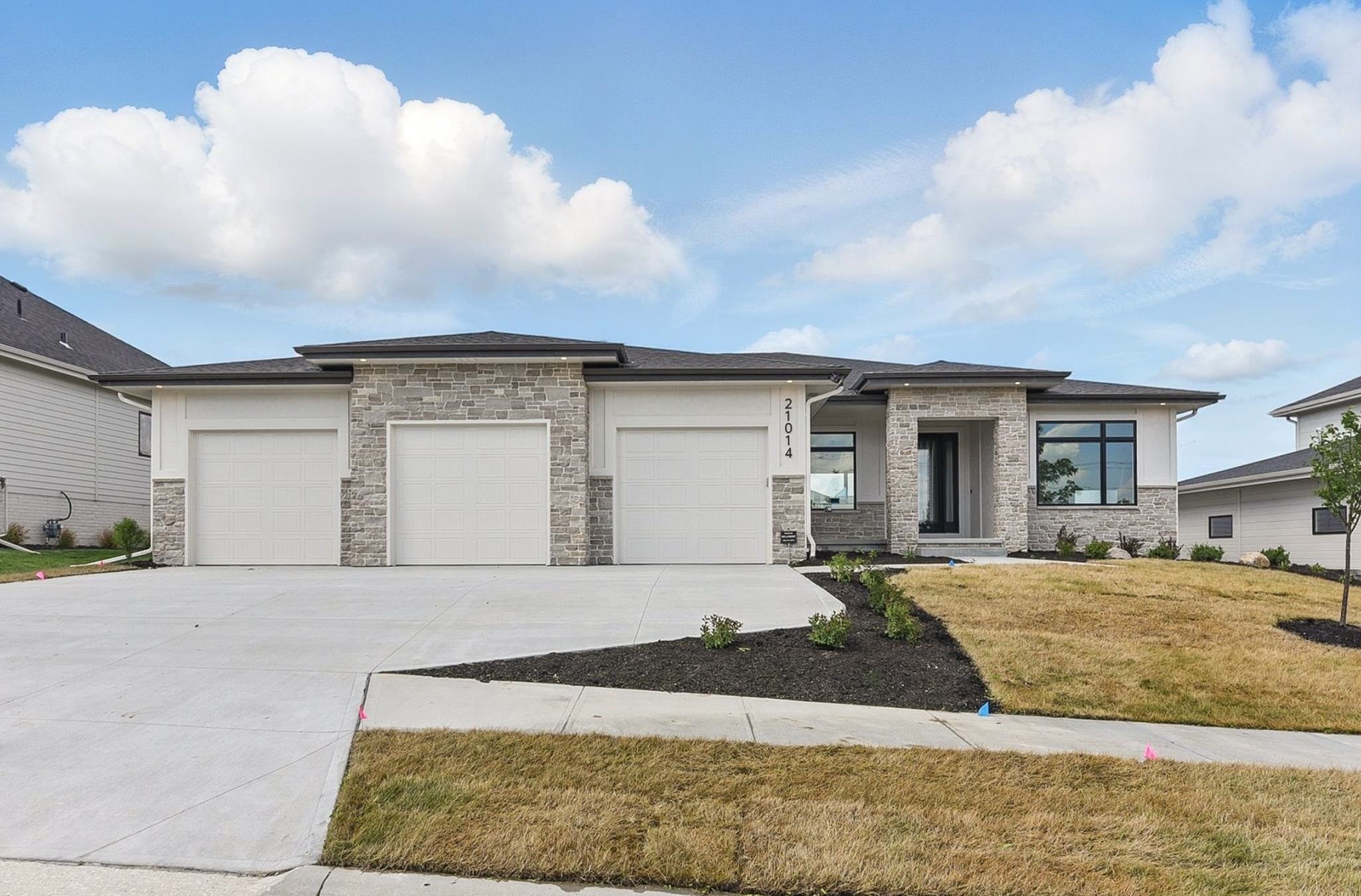 Property Photo: 21014 E Street NE 68022
