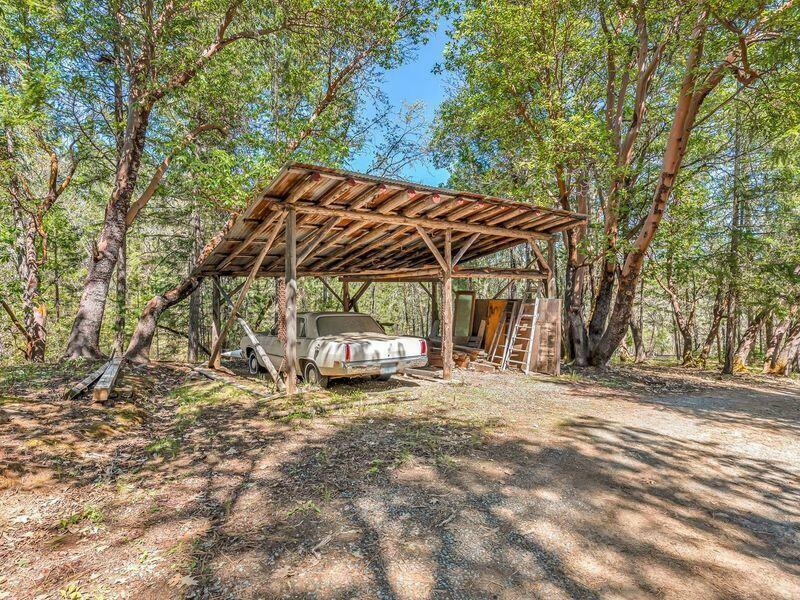Property Photo: 980 Riessen Road OR 97526