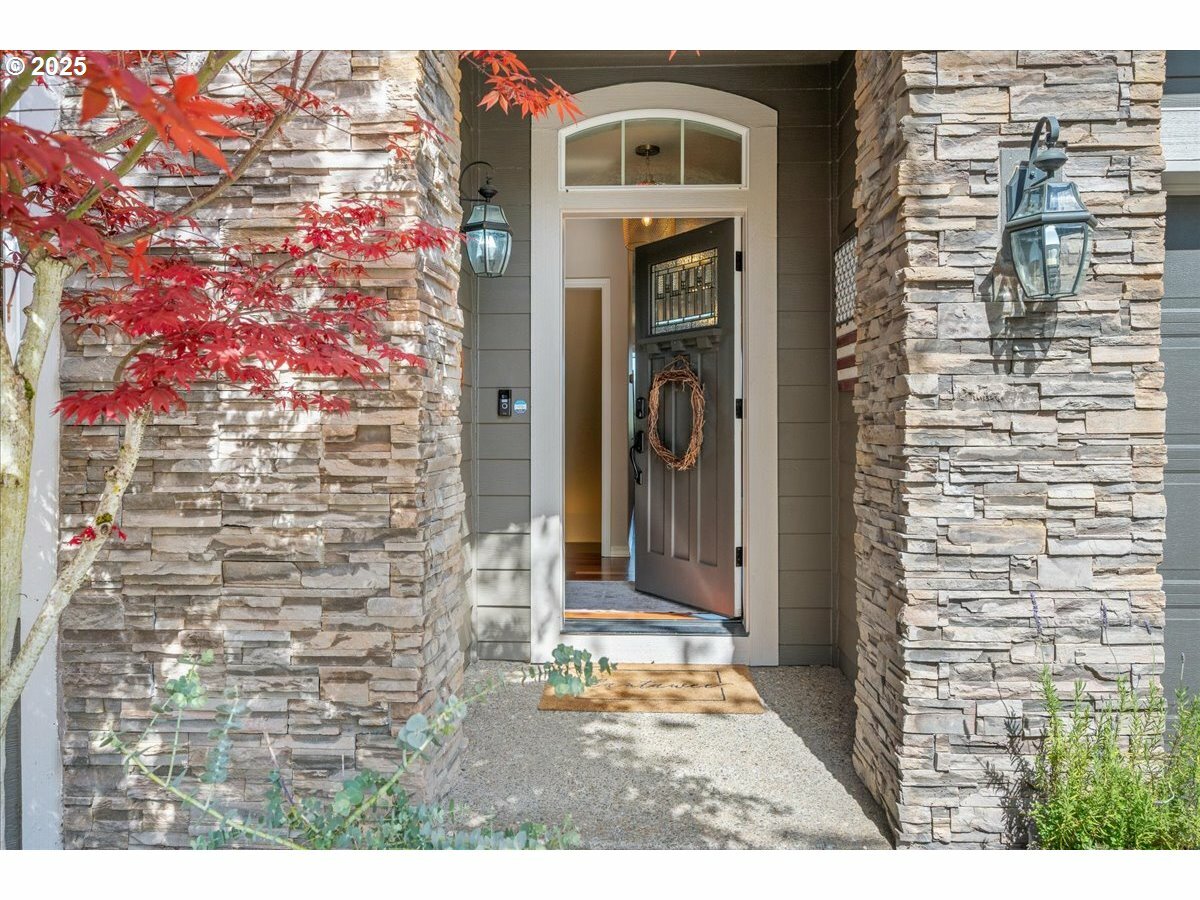 Property Photo: 5254 N Wedgewood Loop OR 97132