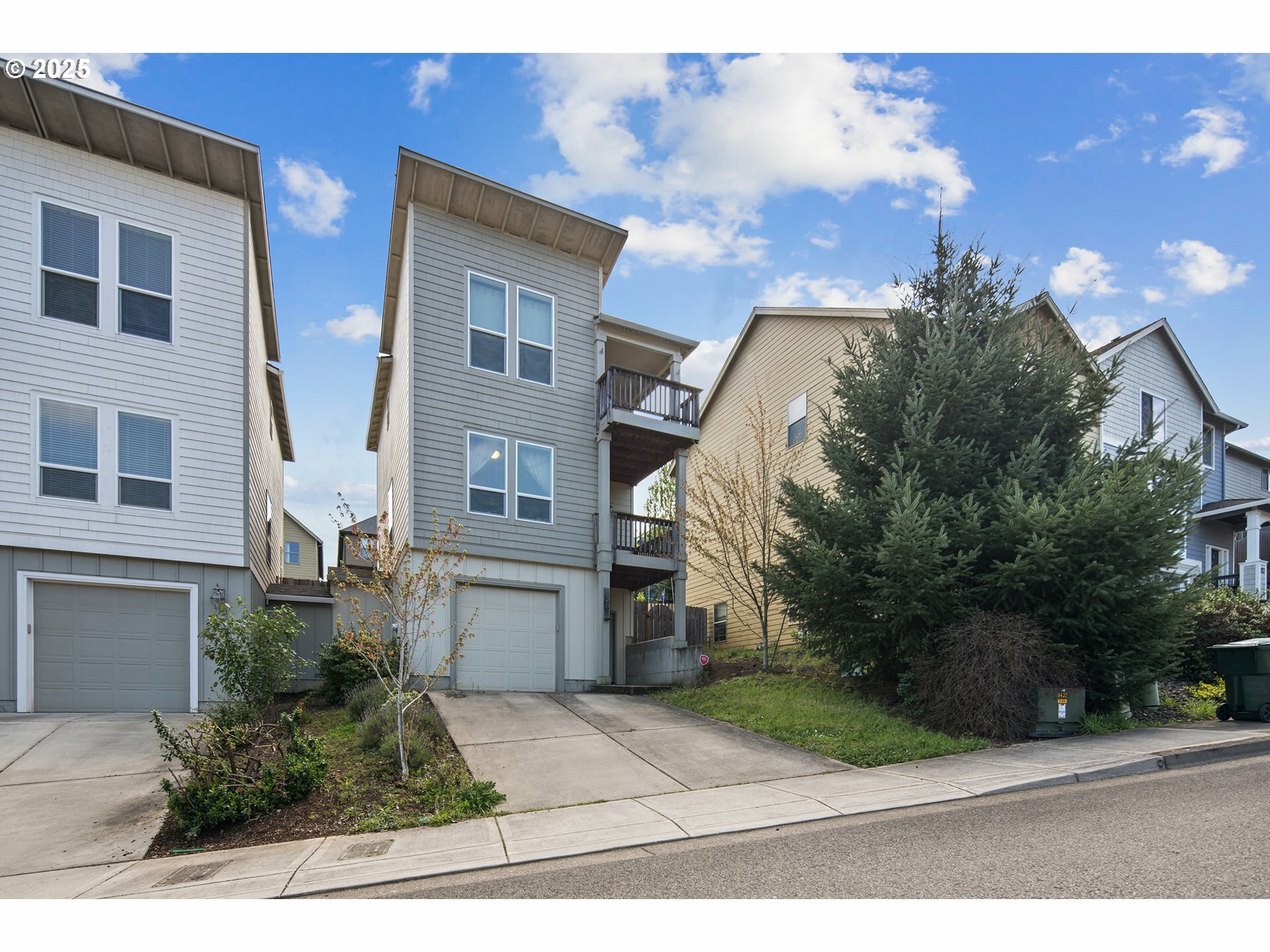 Property Photo: 838 Limelight Ave OR 97304