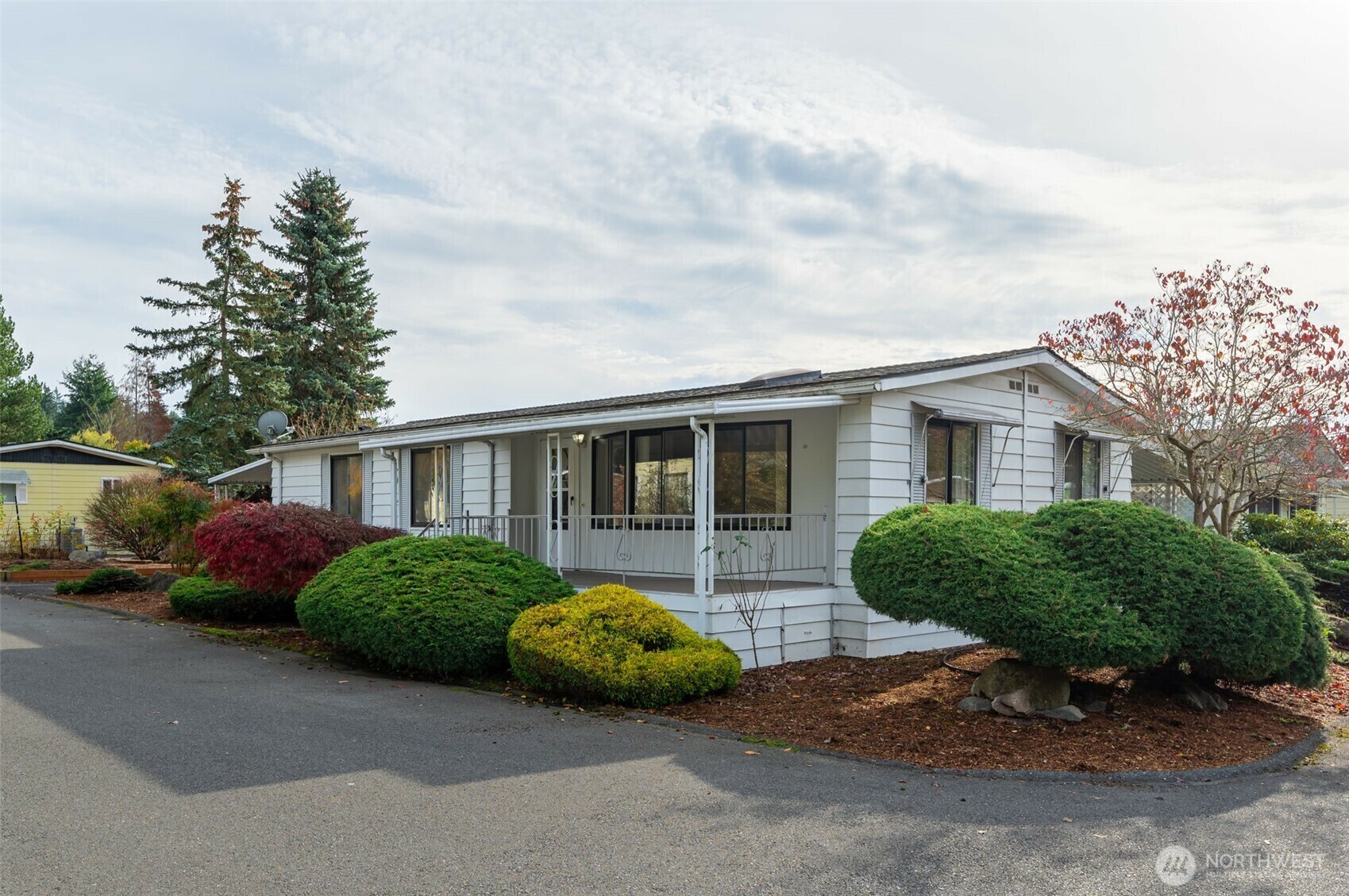 Property Photo: 1121 244th Street SW 48 WA 98021