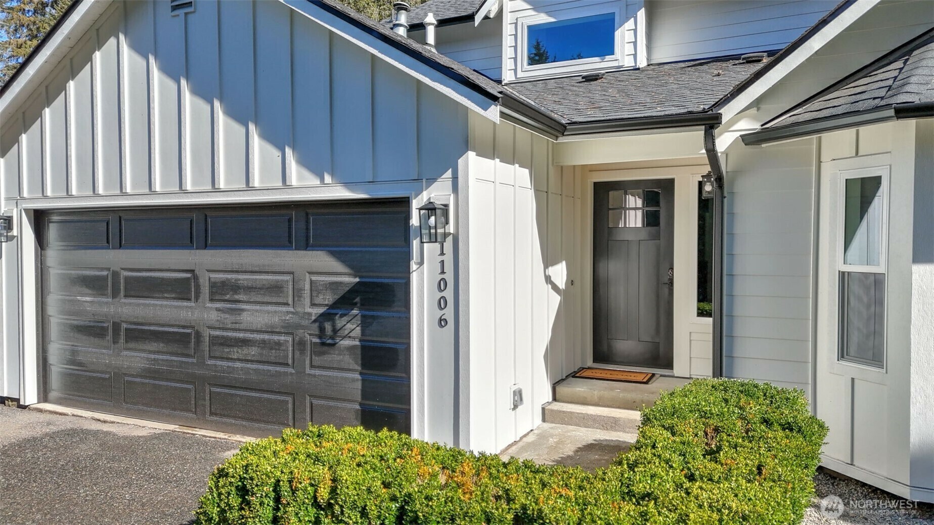 Property Photo: 11006 325th Avenue SE WA 98027