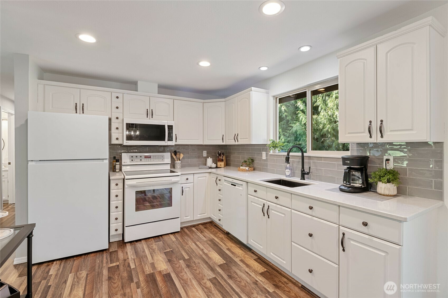 Property Photo: 811 Grimes Road WA 98012